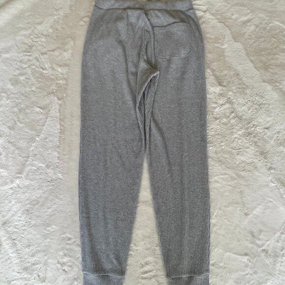 Alo Yoga Muse Sweatpant - Athletic Heather Grey Size: M - Picture 9 of 12